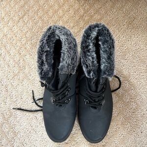 Women's Black Fur-Lined Boots.     Size 7 Used like new!